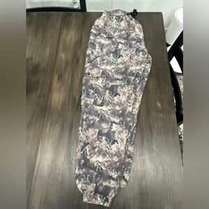 men’s camo athletic cargo pants